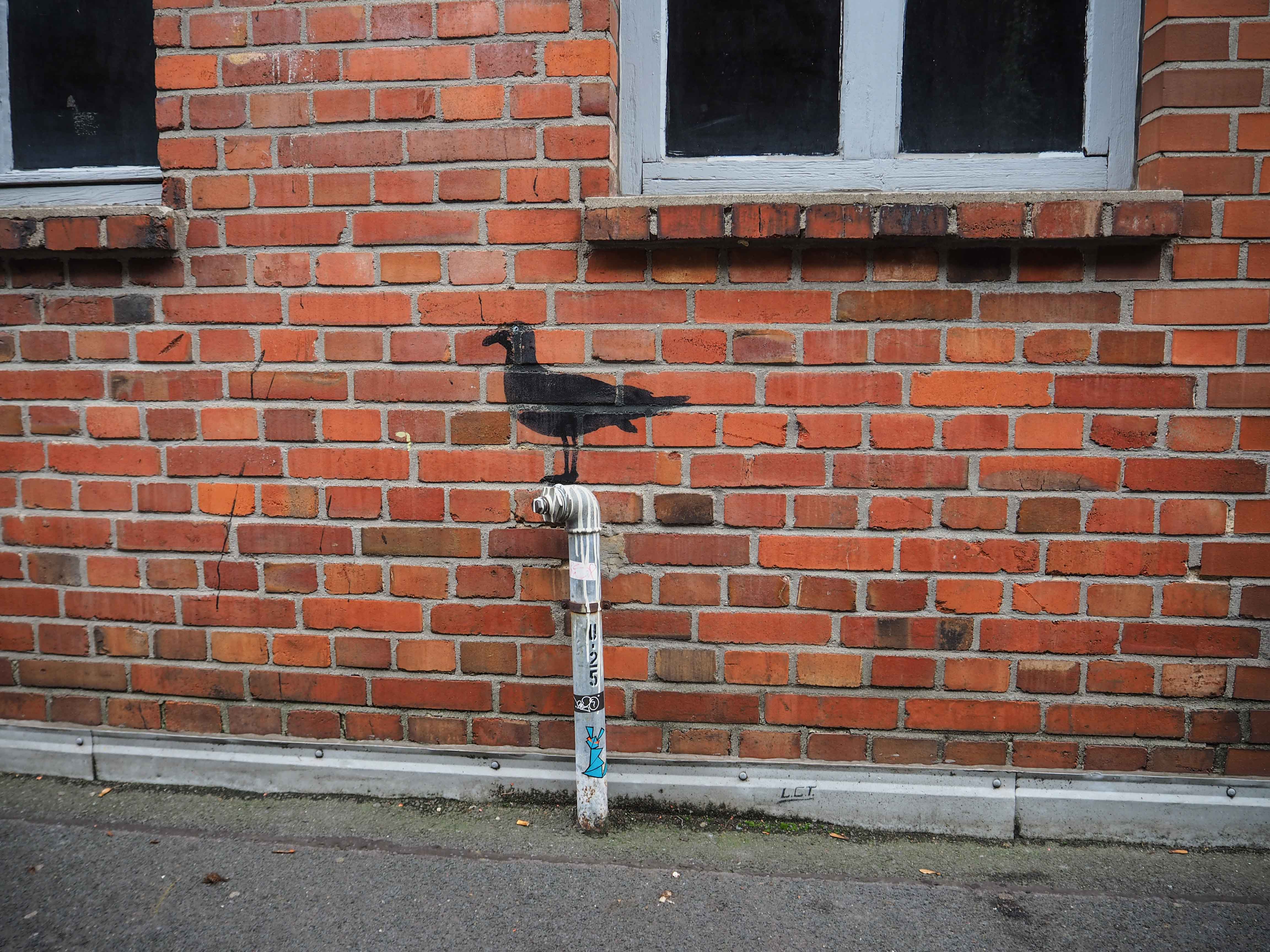 LET hat eine Möwe gezeichnet und Metraeder einen Aufkleber darunter geklebt