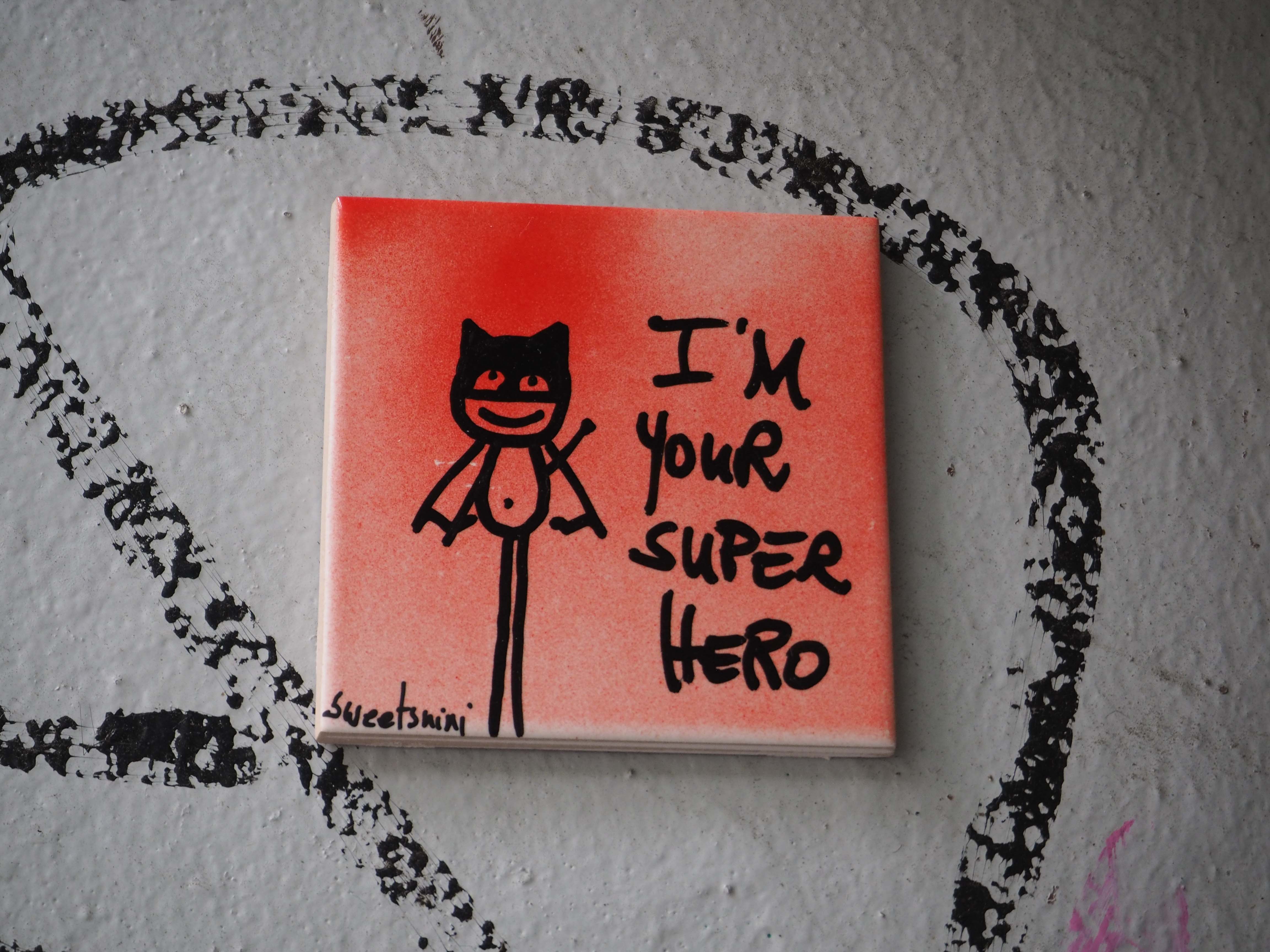 eine Kachel von Sweetsnini gestaltet zeigt einen Superhelden