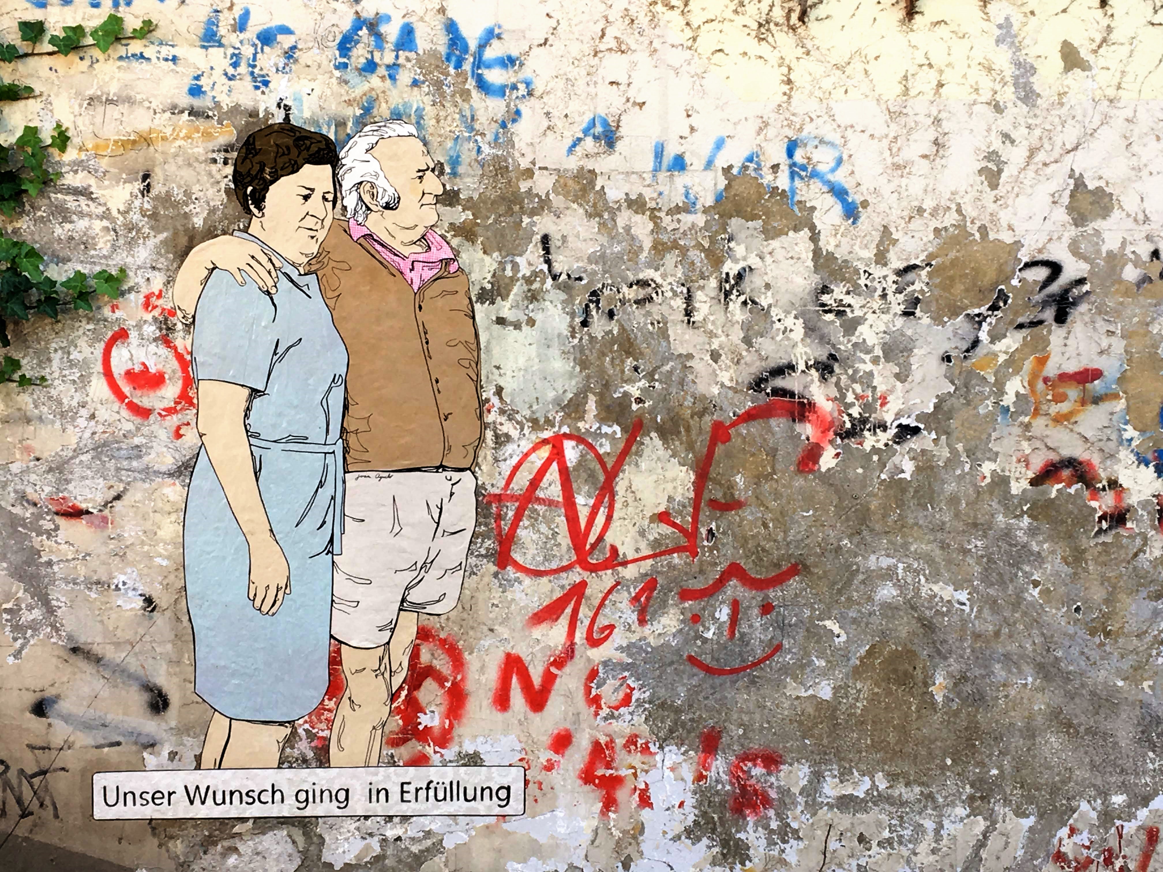 Das lebensgroße Stencil von Juan Aguiló zeigt eine älteres Paar
