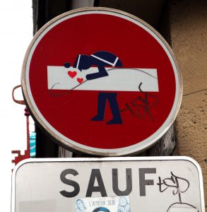 beklebtes Strassenschild