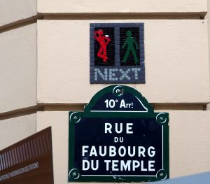 die Ampelfiguren warten