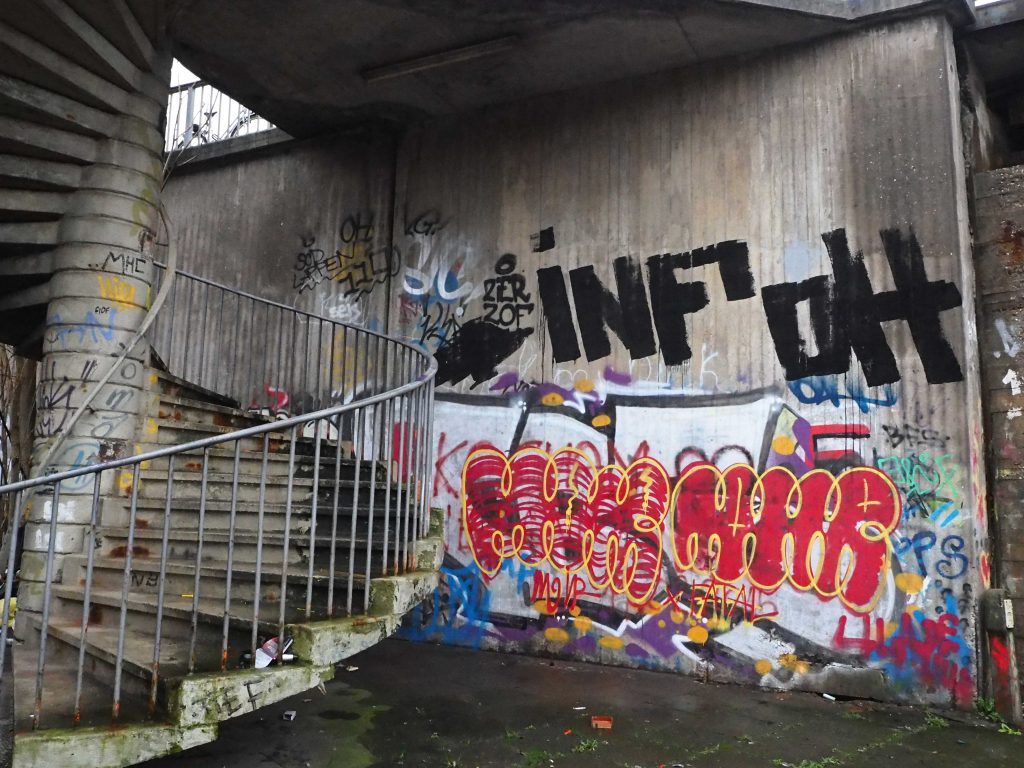 Graffiti an der Viktoriabrücke