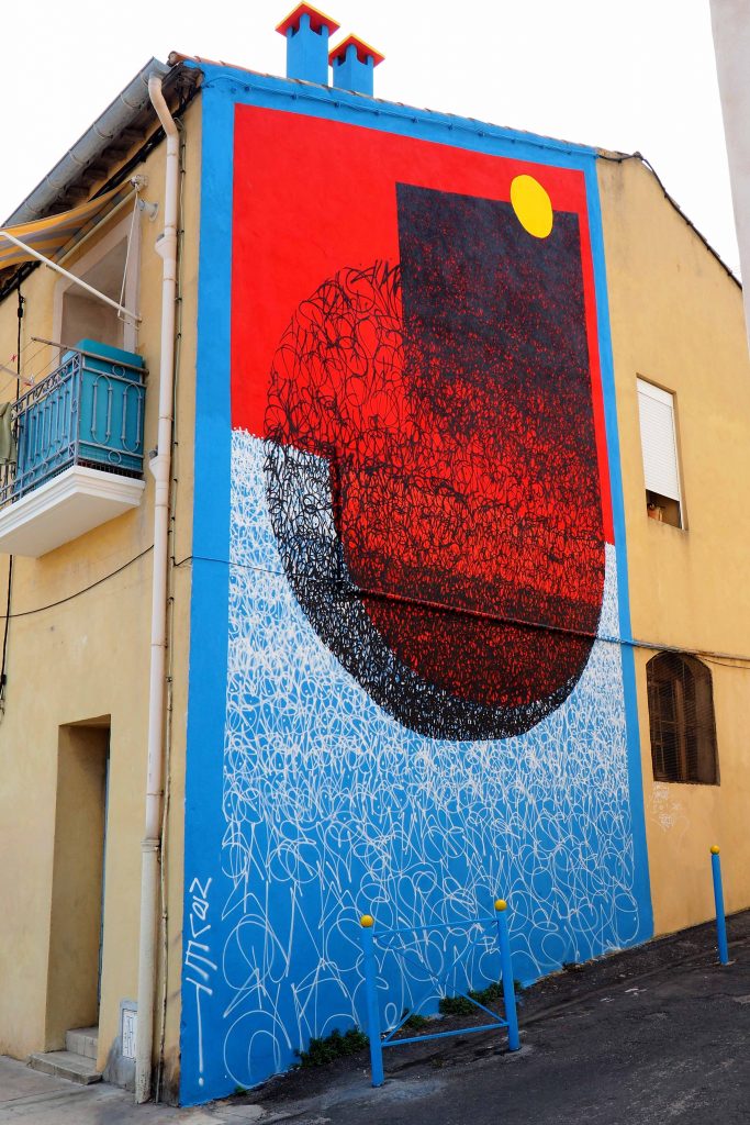 Mural in Blau, rot und weiß