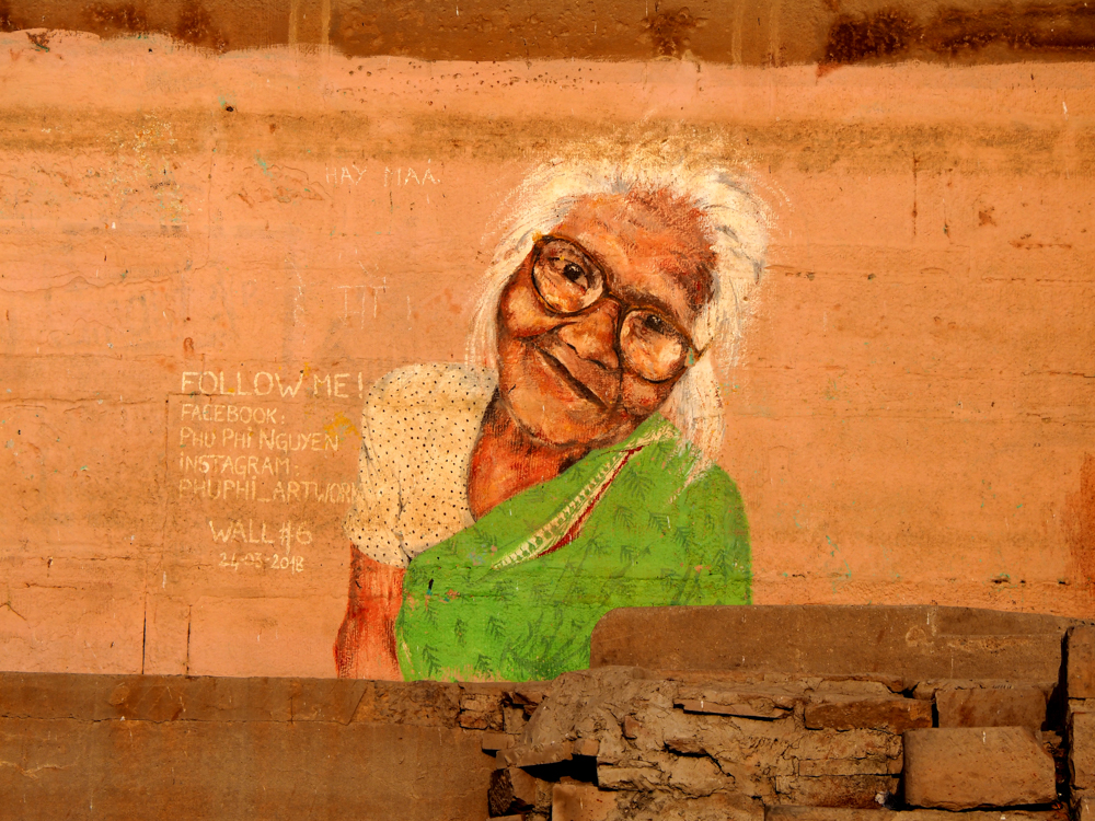 ältere Dame am Ganges