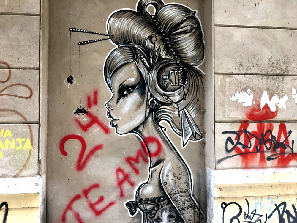 Frau mit Hochfrisur