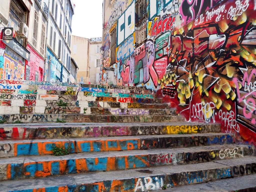 Graffitis auf einer Treppe