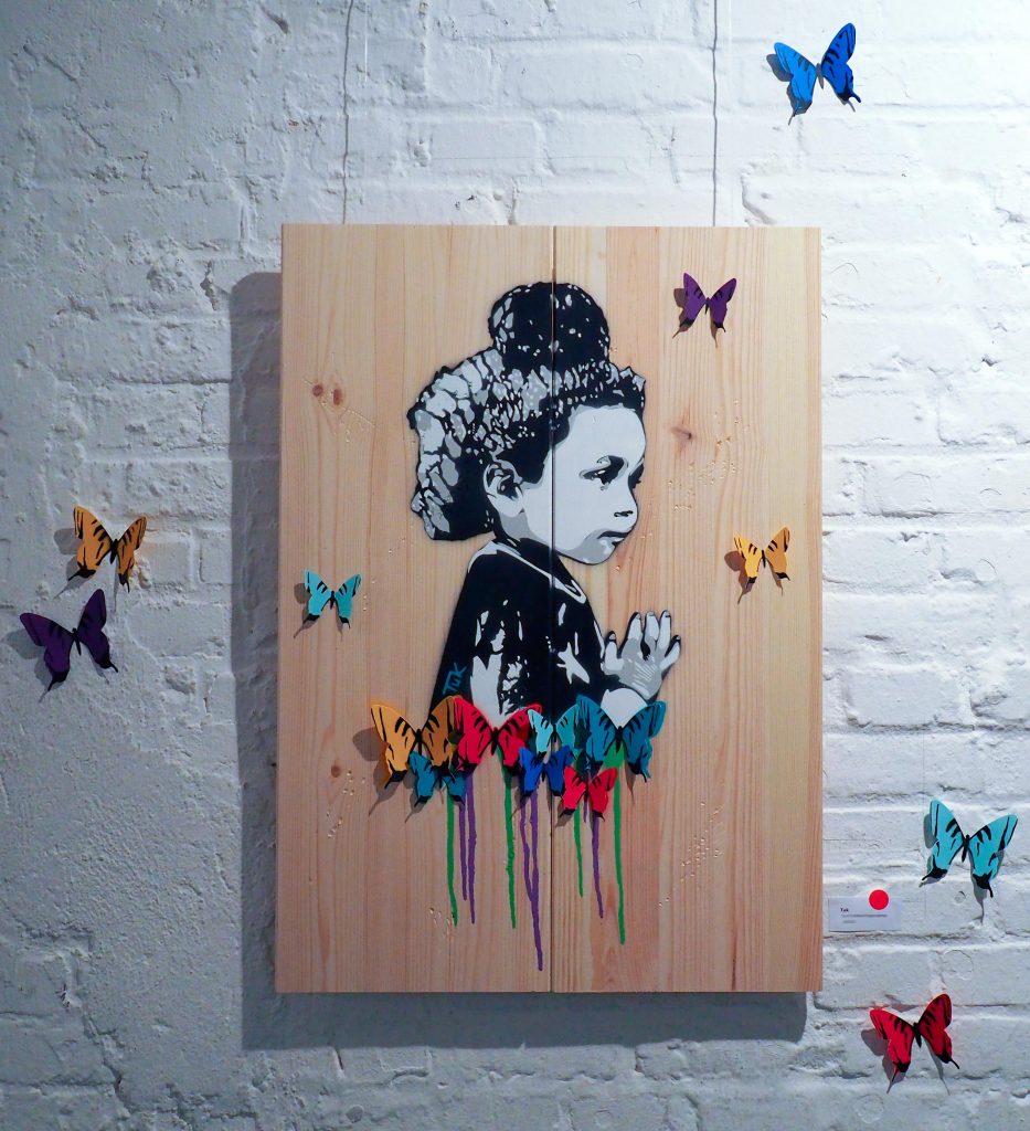 Kind mit Schmetterlingen