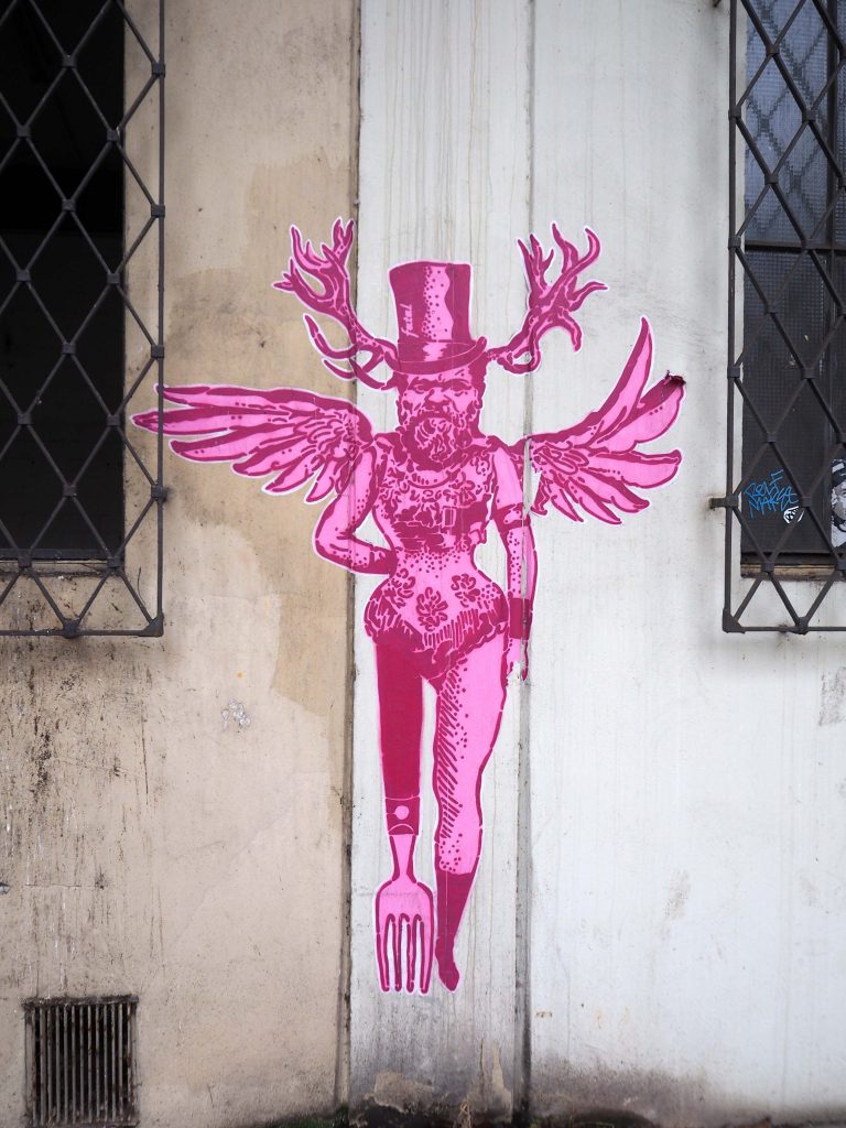 pinkfarbenes gemischtes Wesen